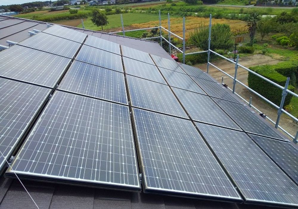 屋根工事が完了し、太陽光を設置