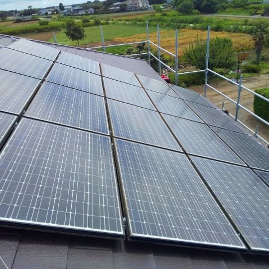 屋根工事が完了し、太陽光を設置