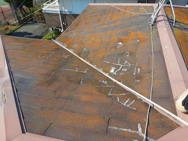 径ねん劣化が酷いスレート屋根