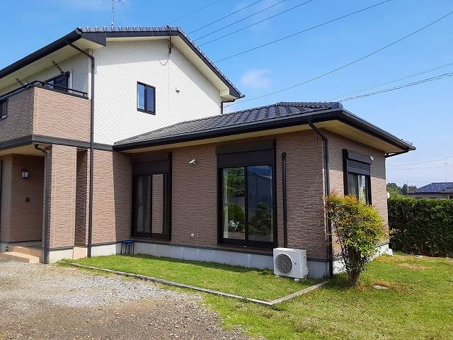 外壁塗装前の住宅2階建て